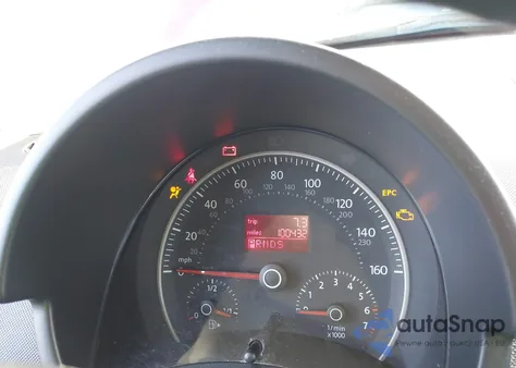 2009 Volkswagen New Beetle 2.5L из США, поврежденный, VIN 3VWPW31C29M514852